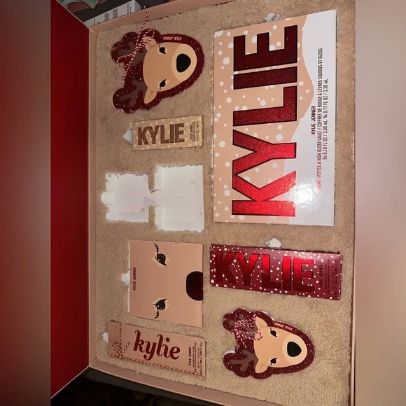 Kylie HOLIDAY 2022 PR BOX